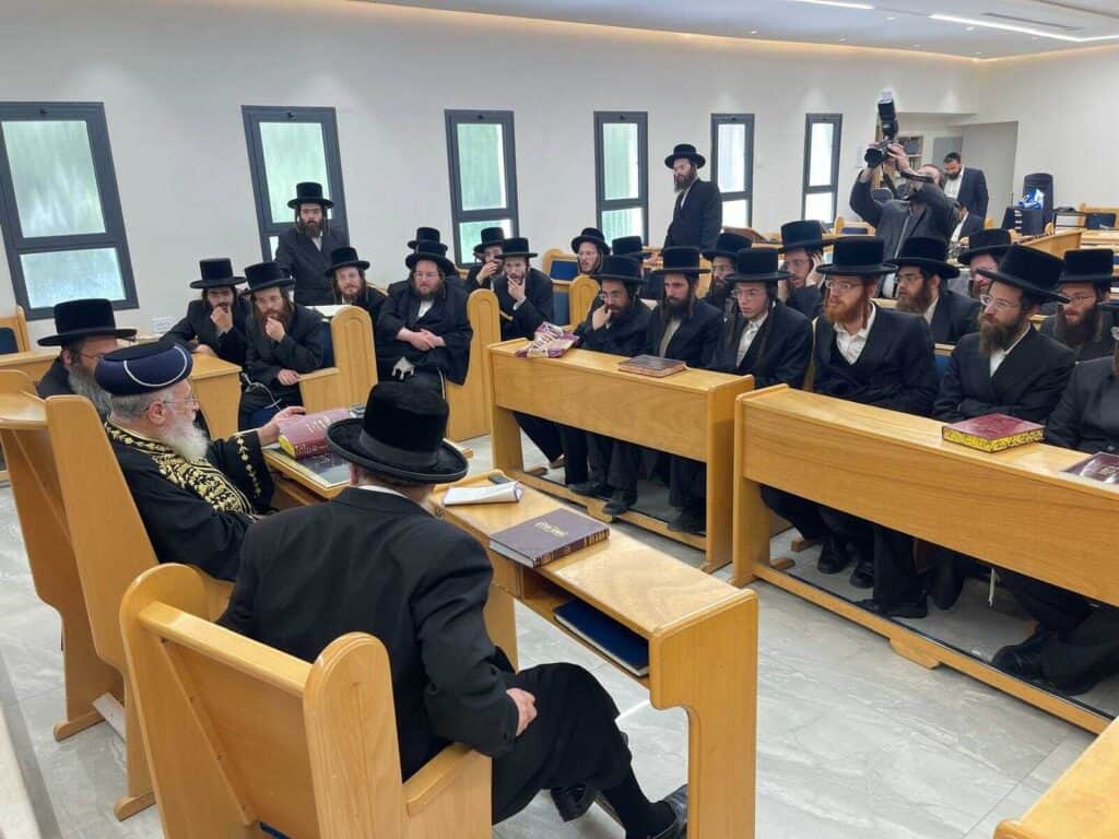 מרן הרב יצחק יוסף בשיעור - מבחן לאברכים